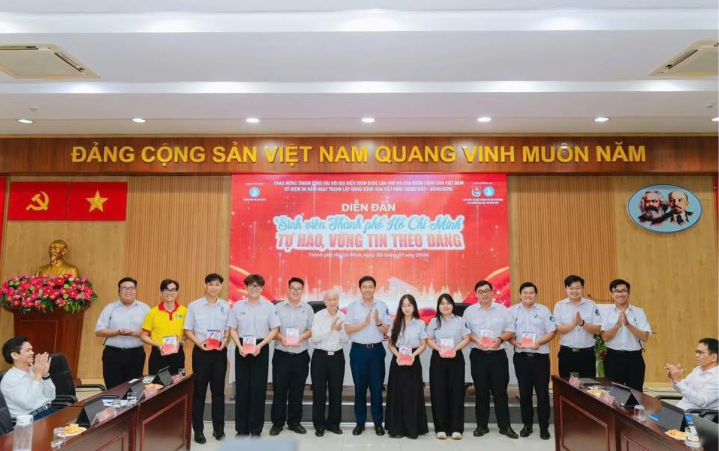 Diễn đàn “Sinh viên Thành phố Hồ Chí Minh tự hào, vững tin theo Đảng” gắn với phát động Tuần lễ “Sinh viên Thành phố Hồ Chí Minh tiến theo cờ Đảng” năm học 2025 – 2026